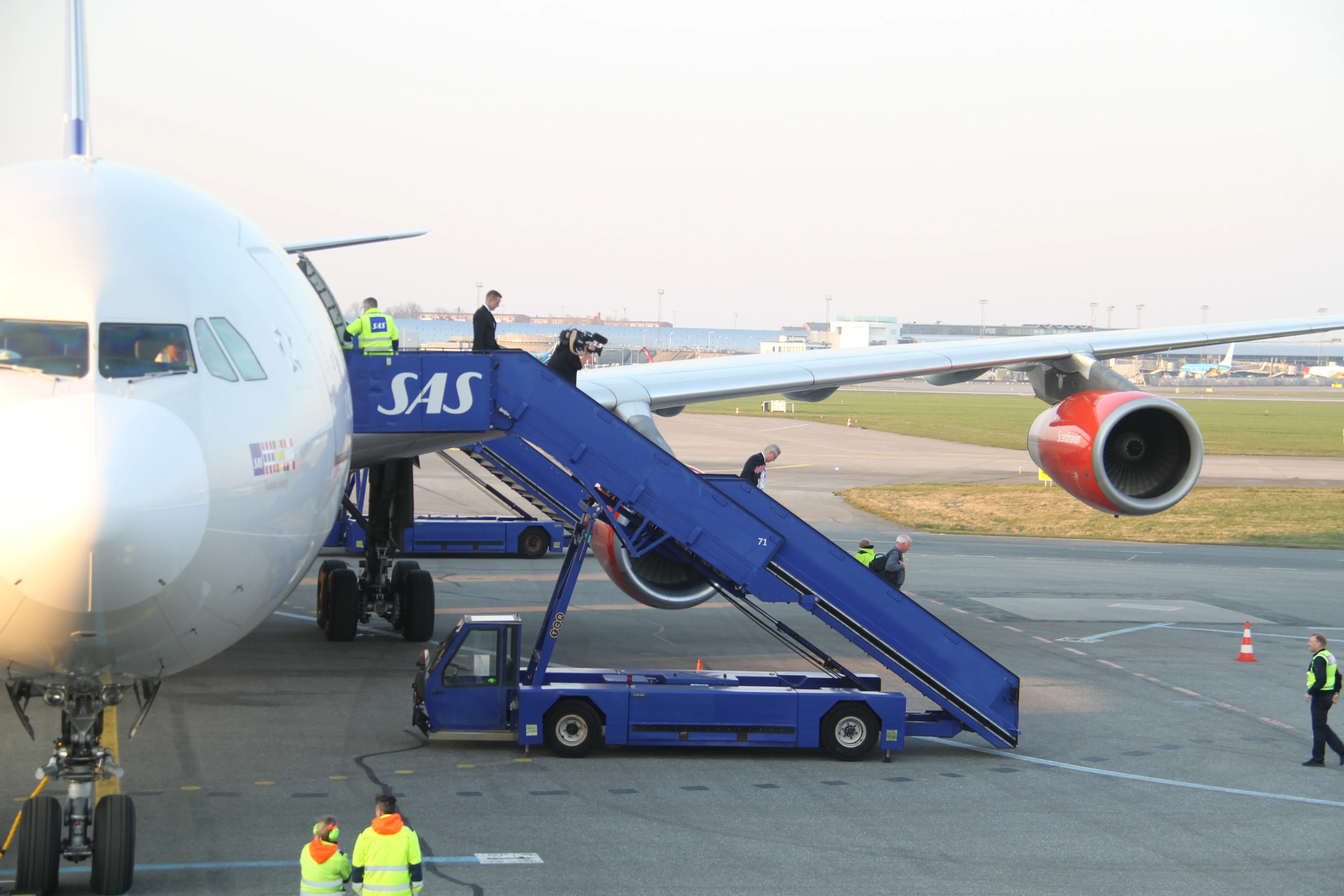 Arrival of Mao Sun &amp; Xing Er in Denmark