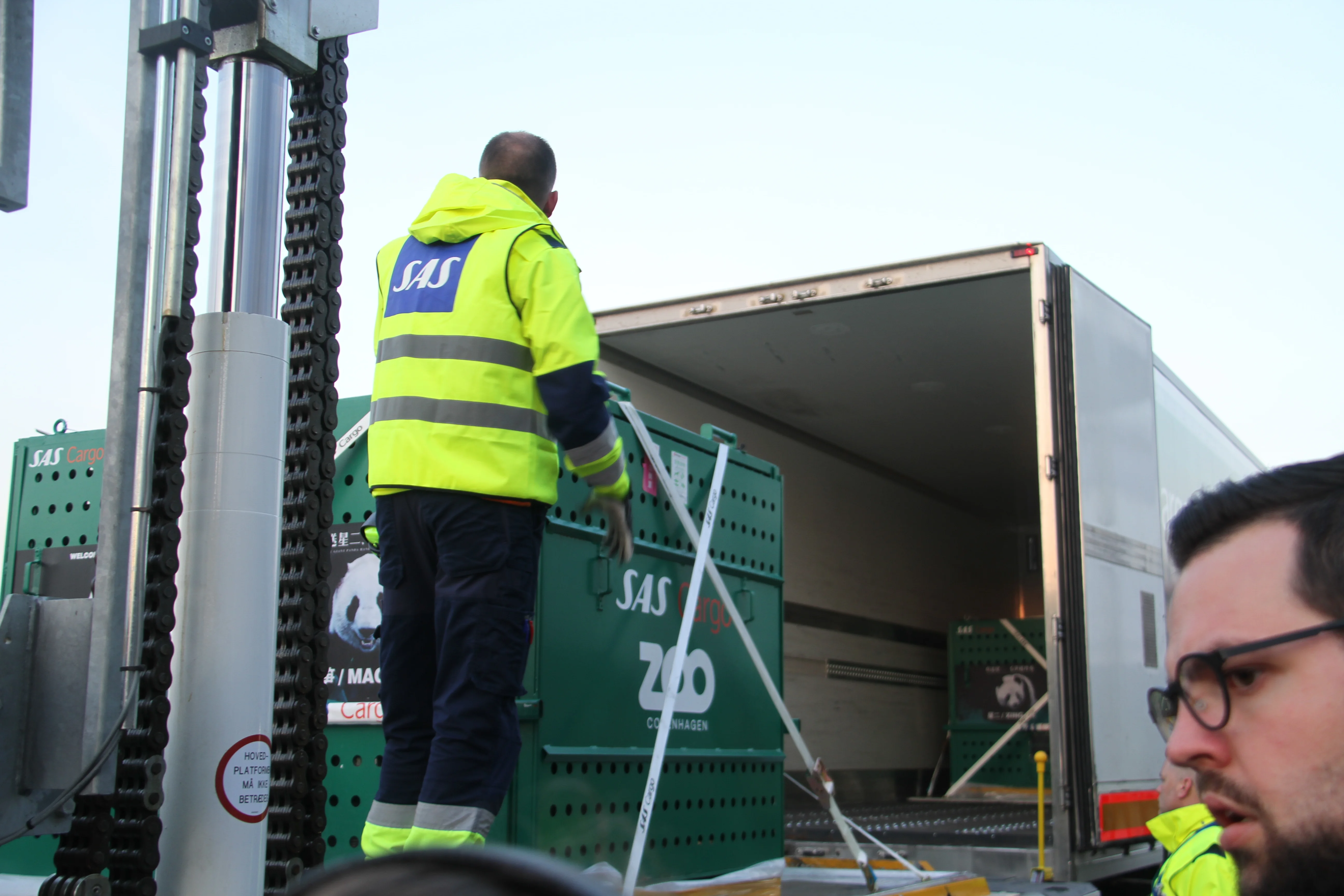 Arrival of Mao Sun &amp; Xing Er in Denmark