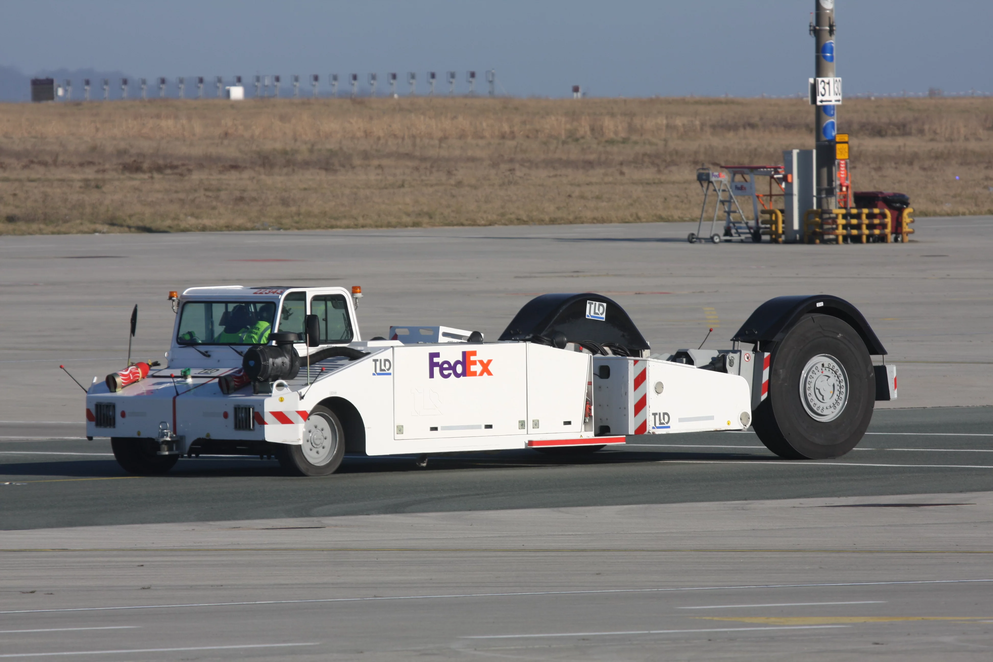 Huan Huan &amp; Yuan Zi arrive in France