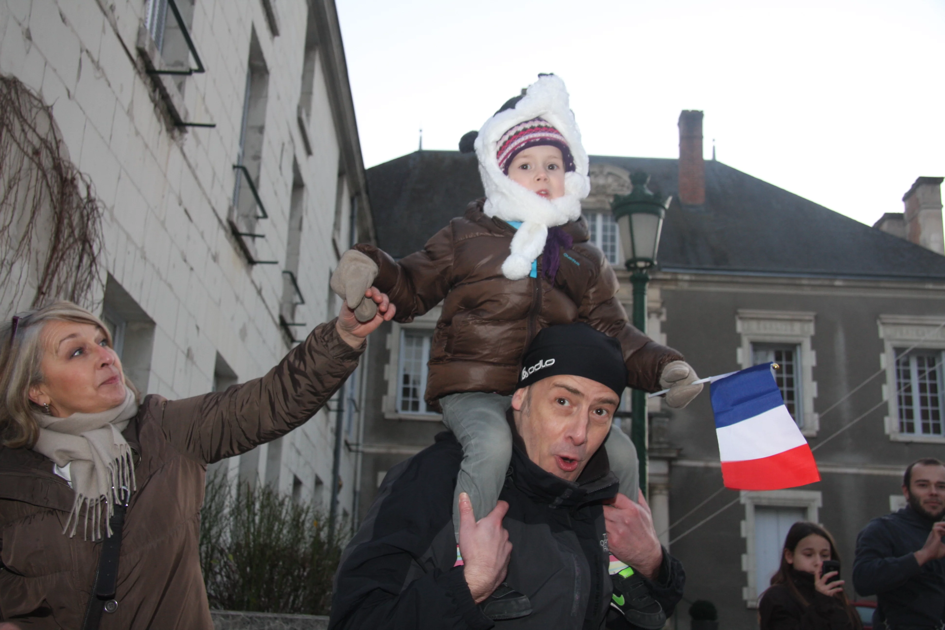 Huan Huan &amp; Yuan Zi arrive in France